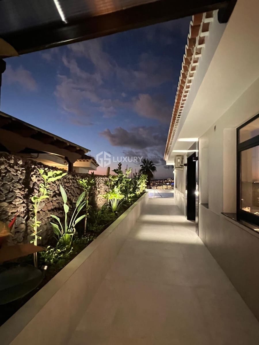 4 sypialnia Willa na sprzedaż w Costa Adeje z basenem garażem - 2 600 000 € (Ref: 9462532)