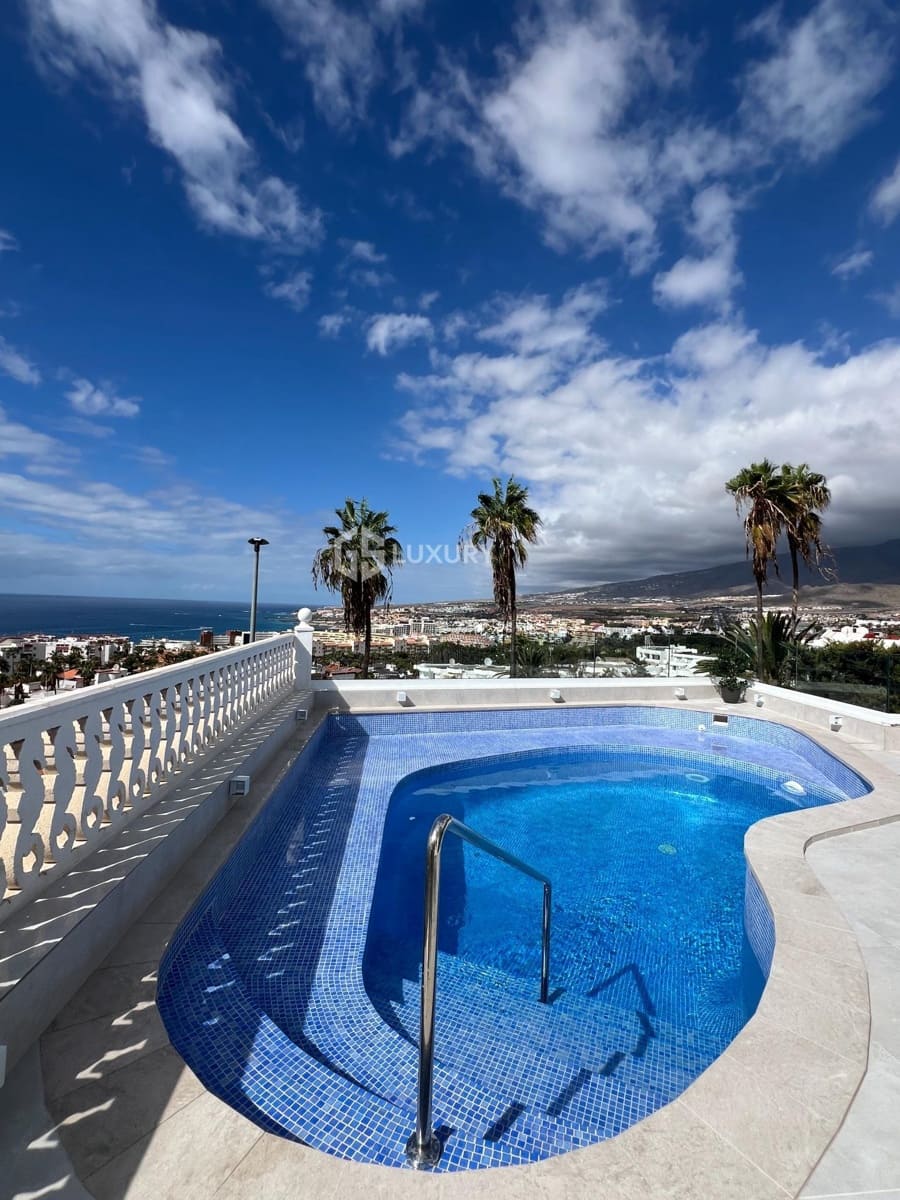 4 sypialnia Willa na sprzedaż w Costa Adeje z basenem garażem - 2 600 000 € (Ref: 9462532)