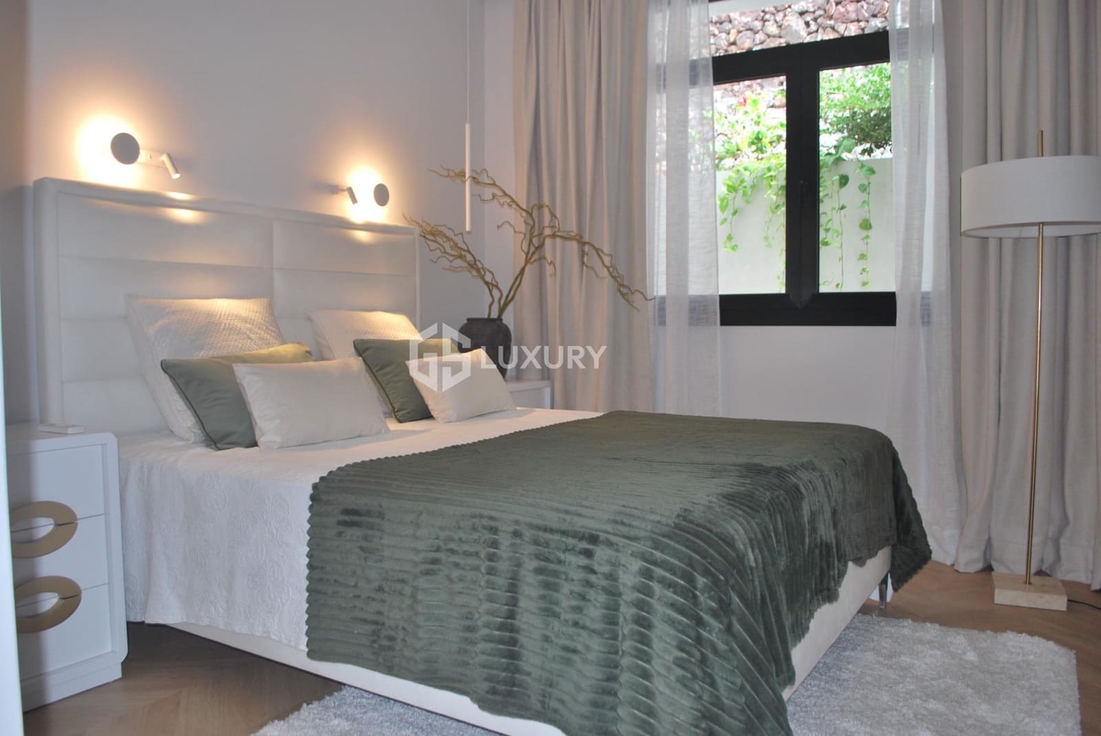 4 sypialnia Willa na sprzedaż w Costa Adeje z basenem garażem - 2 600 000 € (Ref: 9462532)