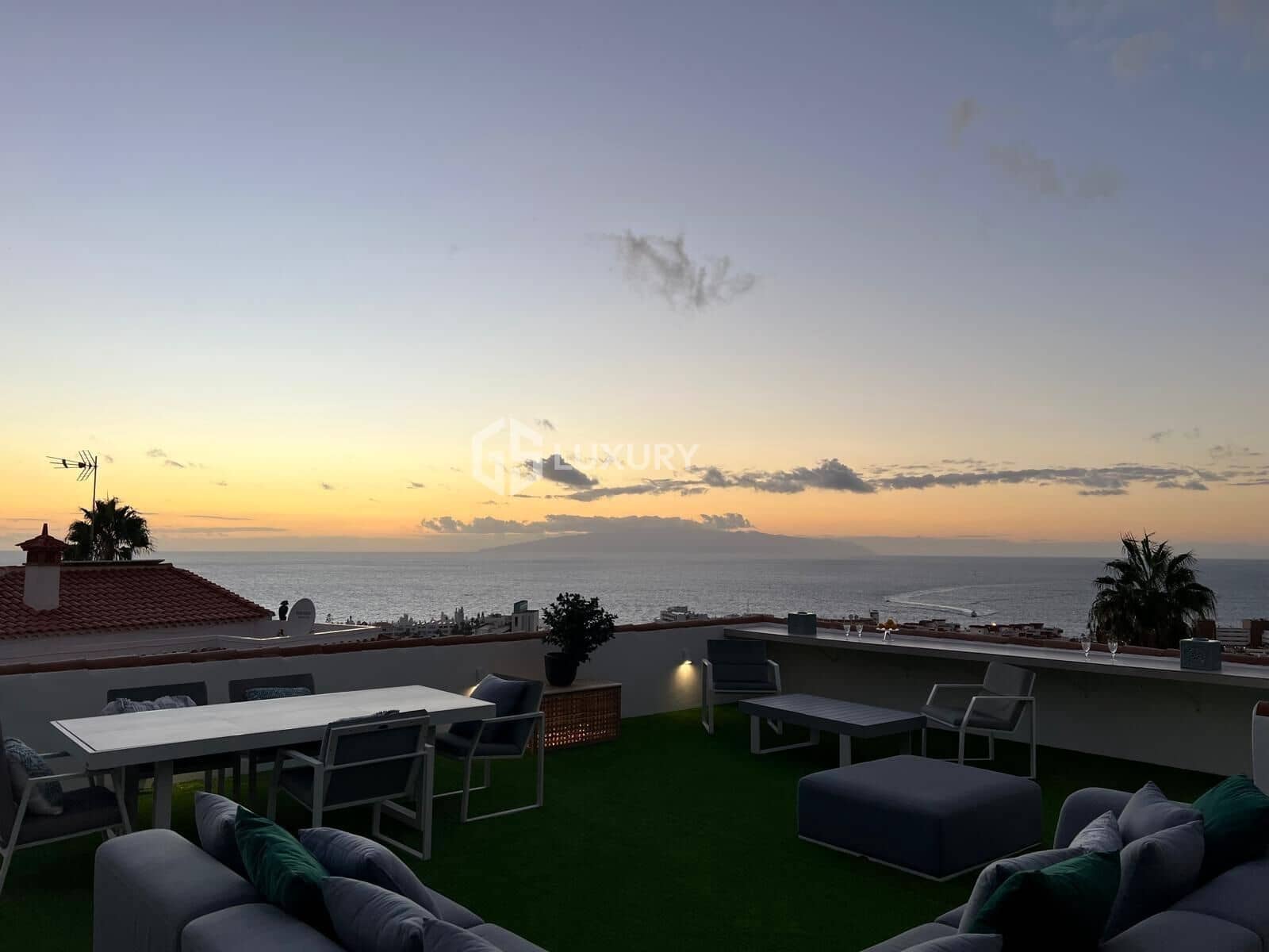 4 sypialnia Willa na sprzedaż w Costa Adeje z basenem garażem - 2 600 000 € (Ref: 9462532)