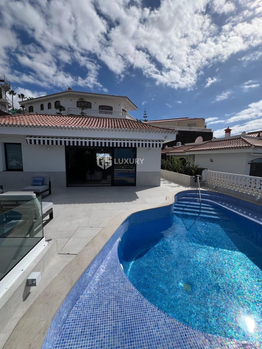 4 sypialnia Willa na sprzedaż w Costa Adeje z basenem garażem - 2 600 000 € (Ref: 9462532)