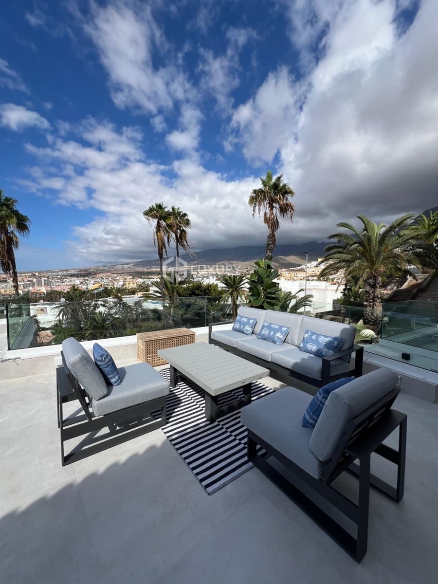 4 sypialnia Willa na sprzedaż w Costa Adeje z basenem garażem - 2 600 000 € (Ref: 9462532)