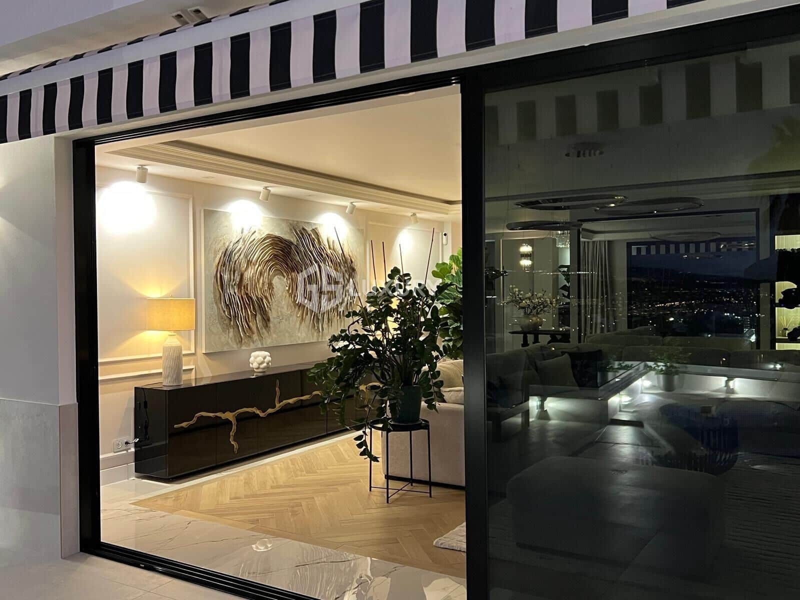 4 sypialnia Willa na sprzedaż w Costa Adeje z basenem garażem - 2 600 000 € (Ref: 9462532)