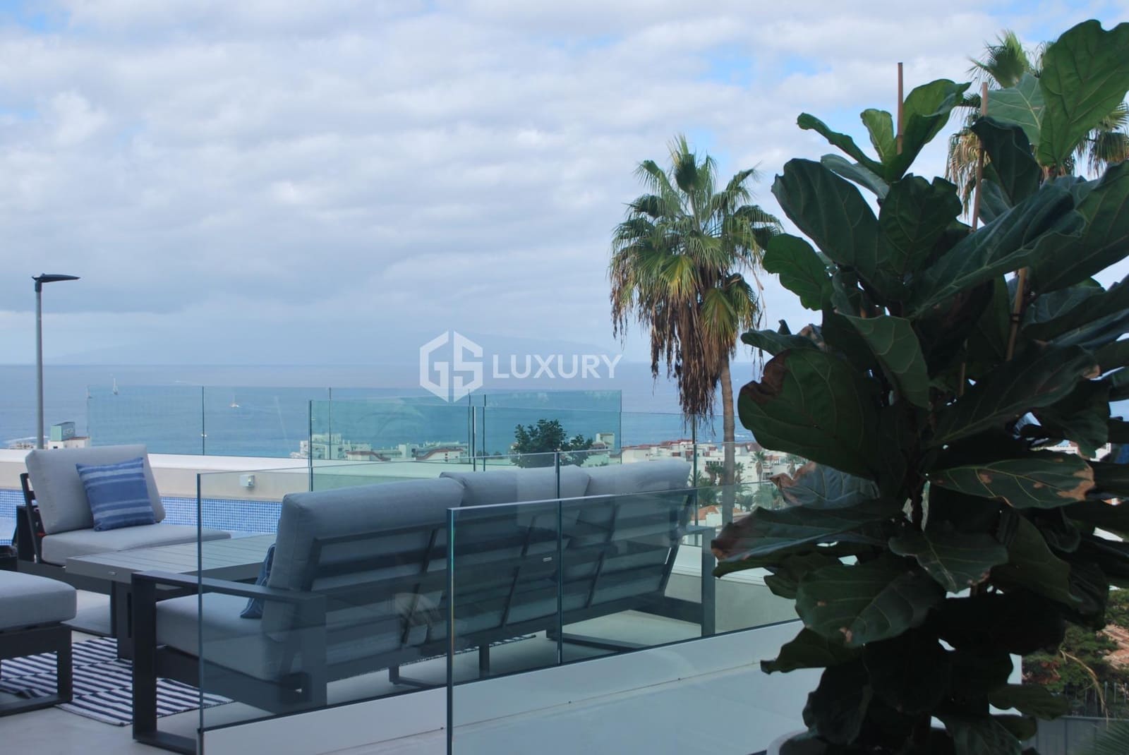 4 sypialnia Willa na sprzedaż w Costa Adeje z basenem garażem - 2 600 000 € (Ref: 9462532)