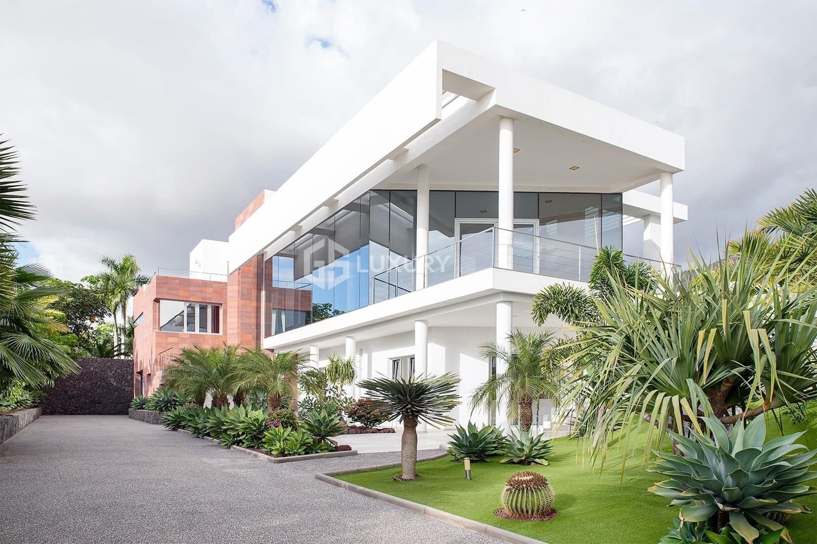 6 slaapkamer Villa te koop in La Caleta Adeje met garage - € 4.450.000 (Ref: 9470627)