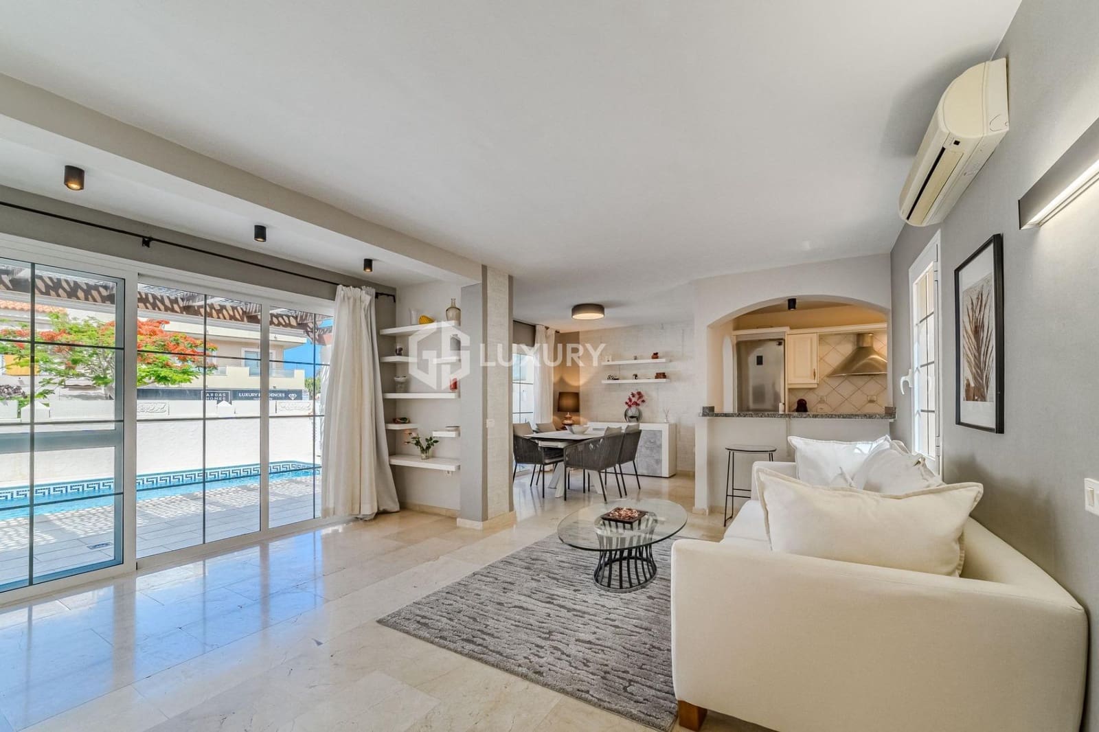 5 bedroom Villa for sale in La Caleta Adeje with pool garage - € 2,200,000 (Ref: 9470628)