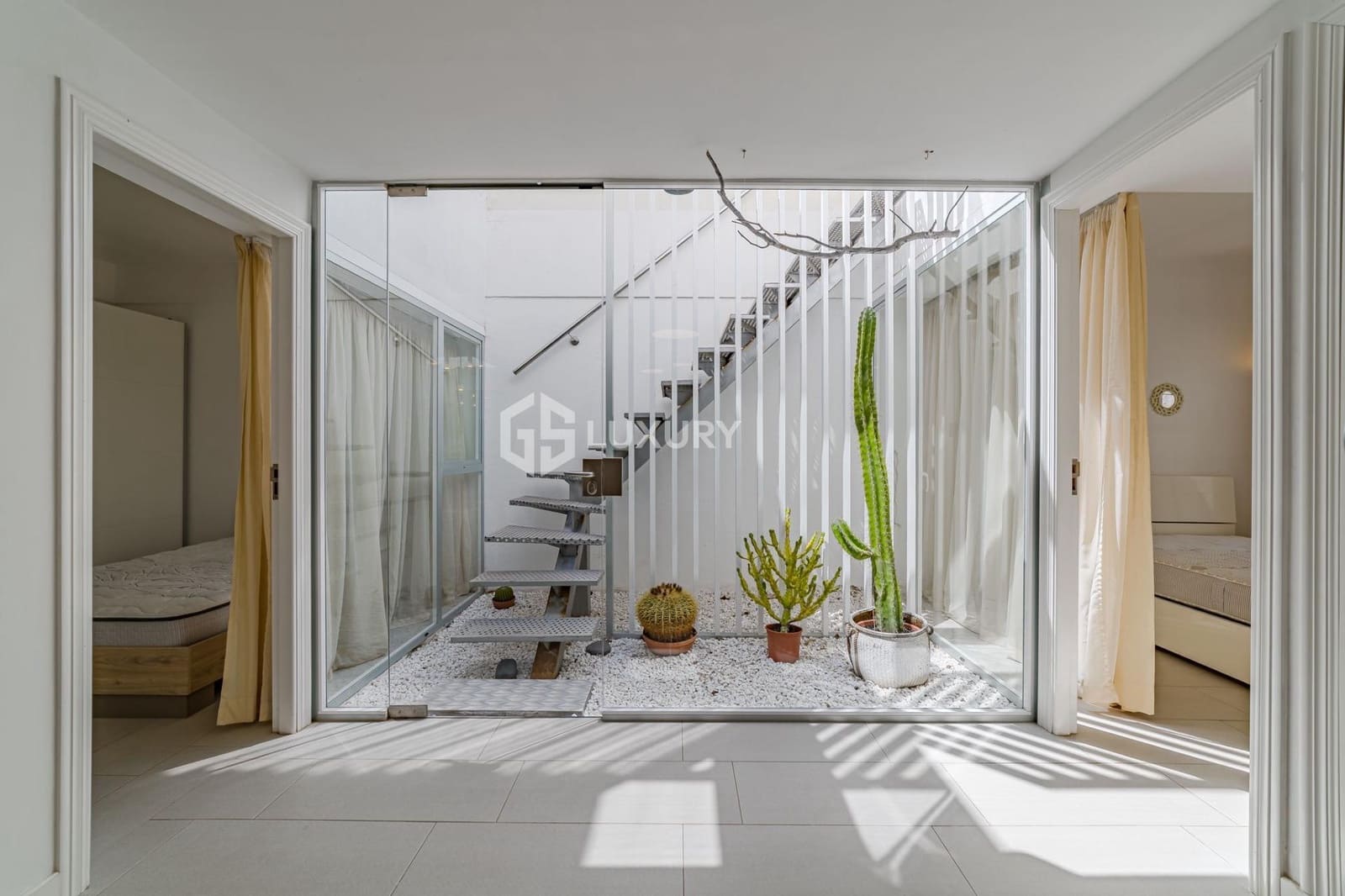 5 bedroom Villa for sale in La Caleta Adeje with pool garage - € 2,200,000 (Ref: 9470628)