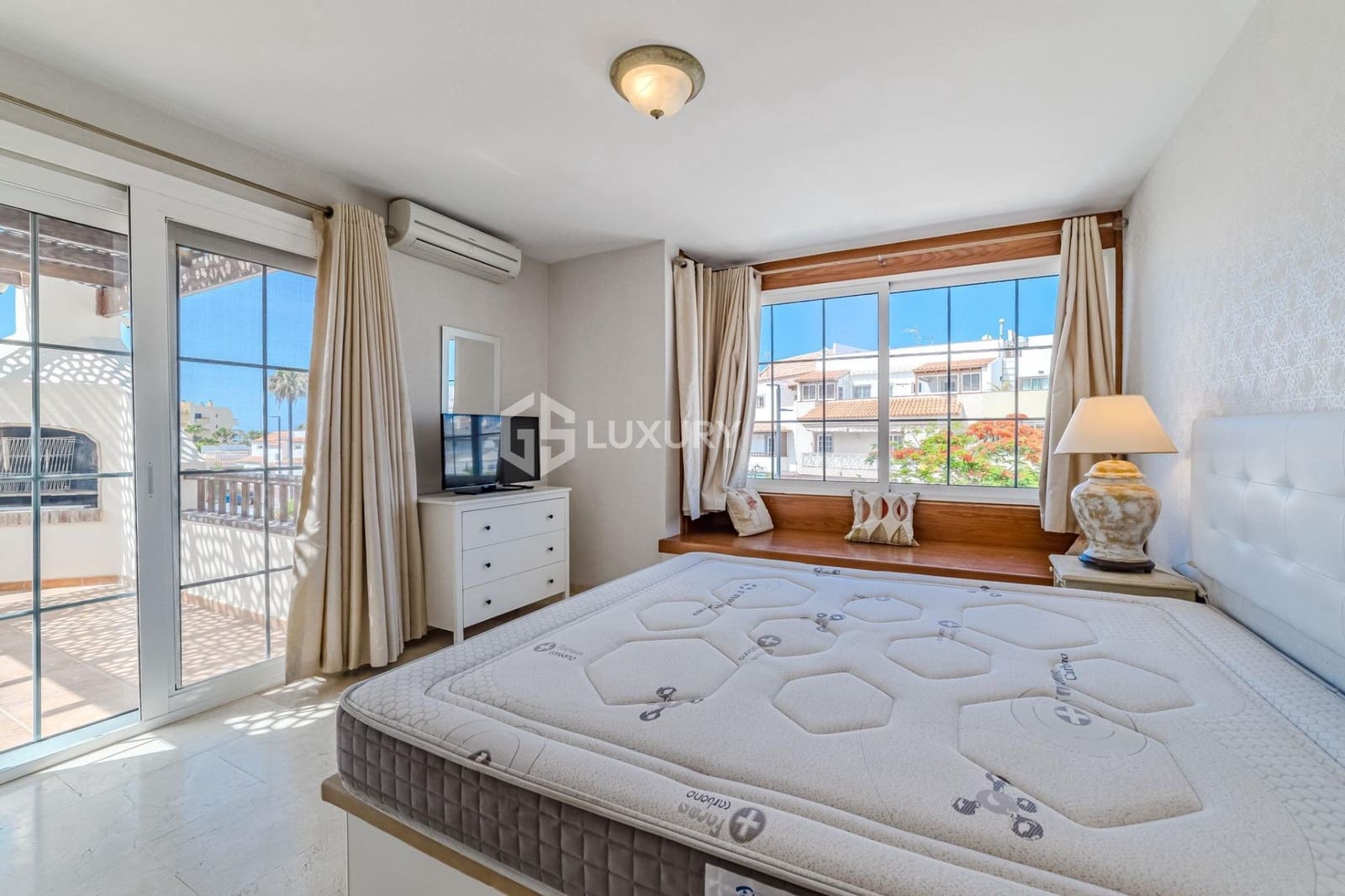 5 bedroom Villa for sale in La Caleta Adeje with pool garage - € 2,200,000 (Ref: 9470628)