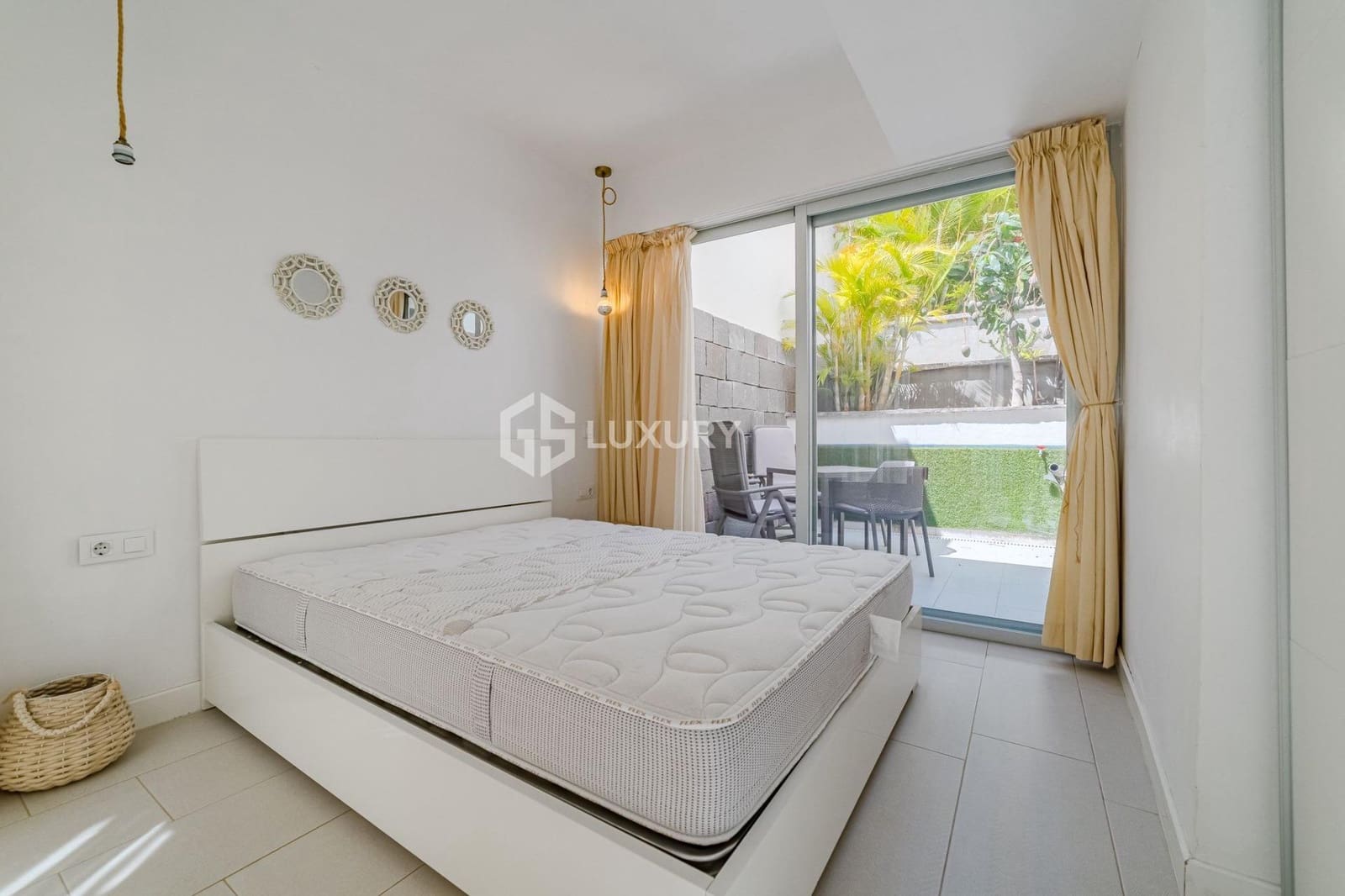 5 bedroom Villa for sale in La Caleta Adeje with pool garage - € 2,200,000 (Ref: 9470628)