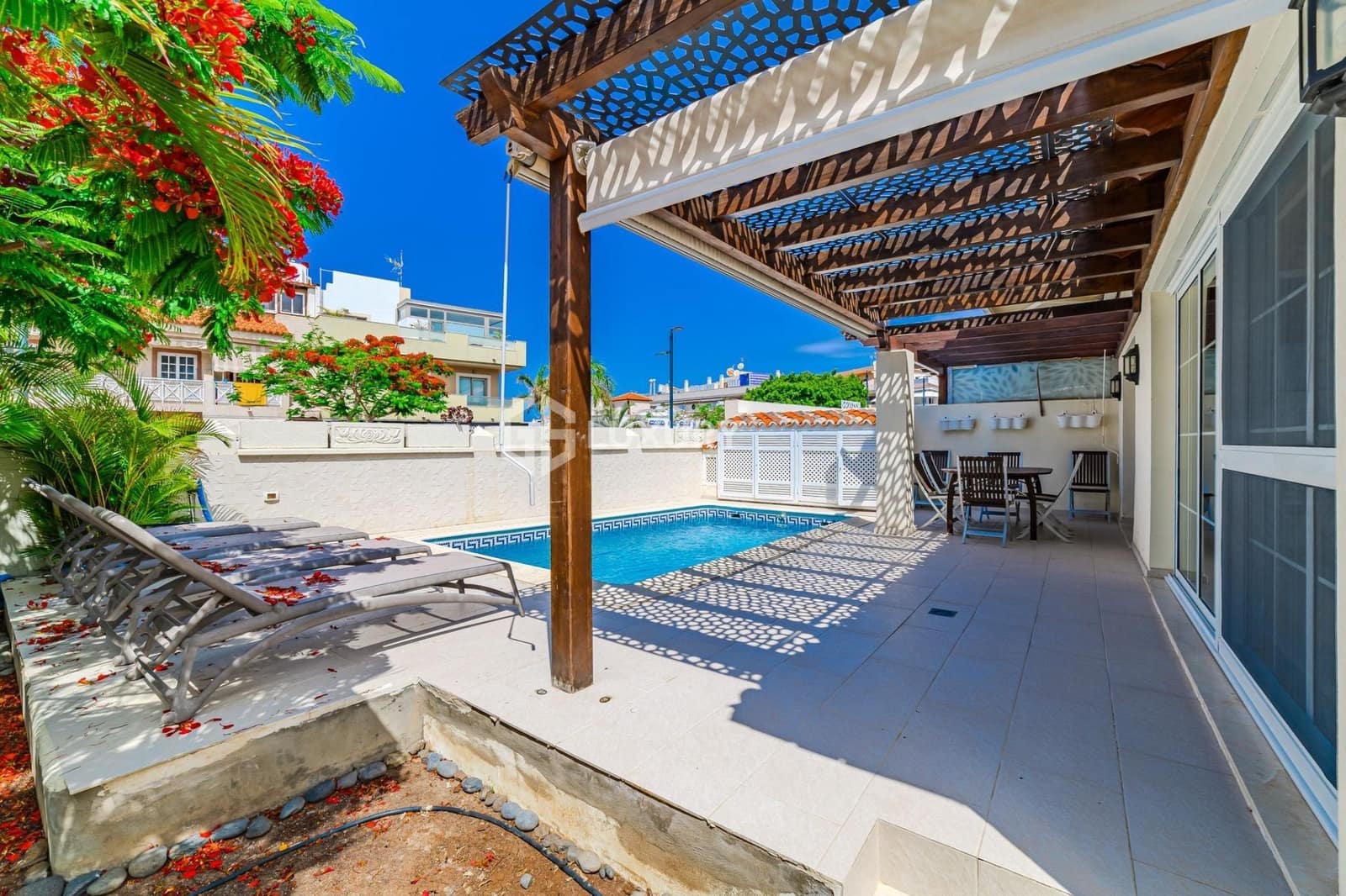 5 bedroom Villa for sale in La Caleta Adeje with pool garage - € 2,200,000 (Ref: 9470628)