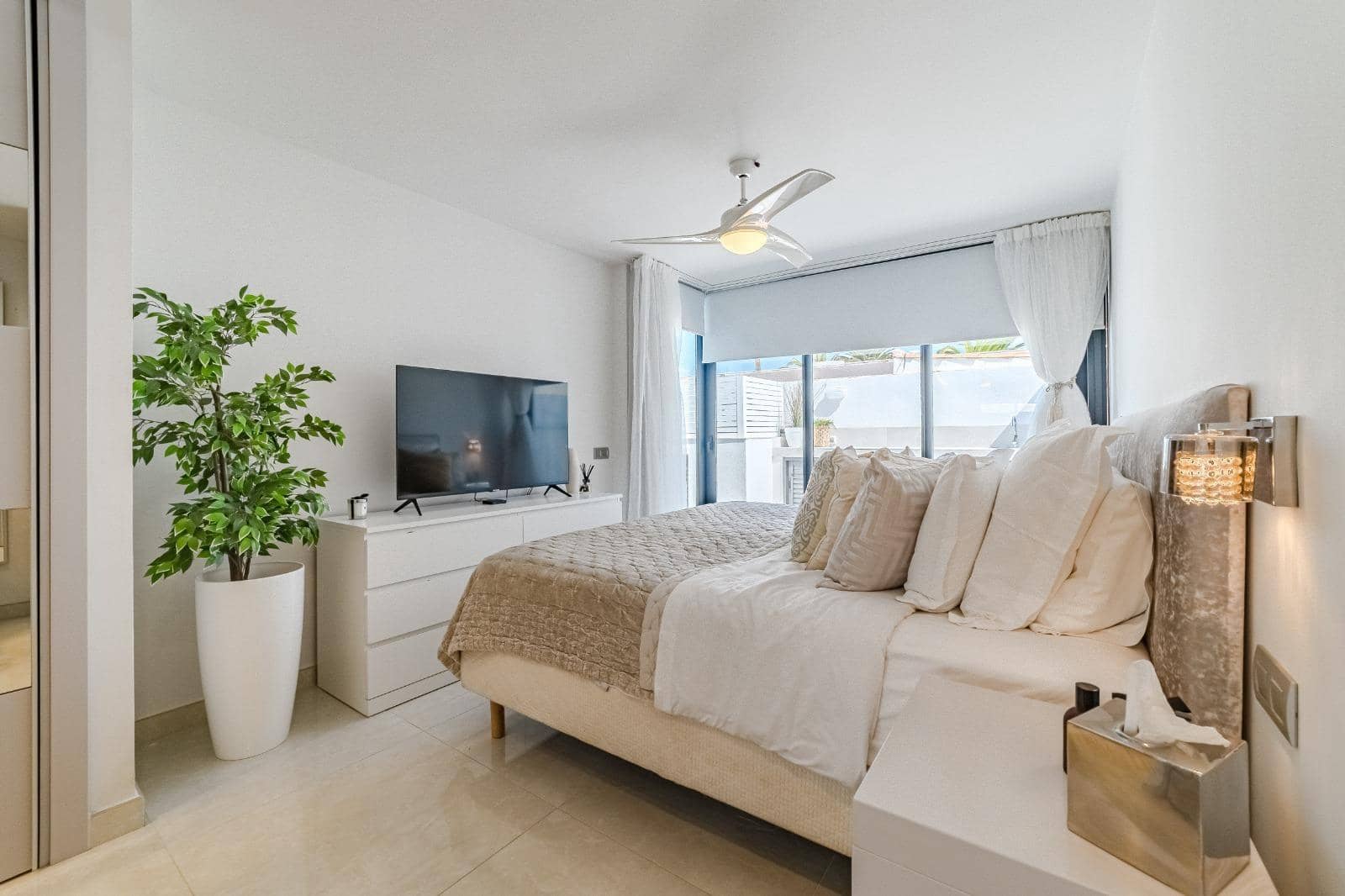 4 bedroom Villa for sale in Costa Adeje with pool garage - € 2,450,000 (Ref: 9470629)