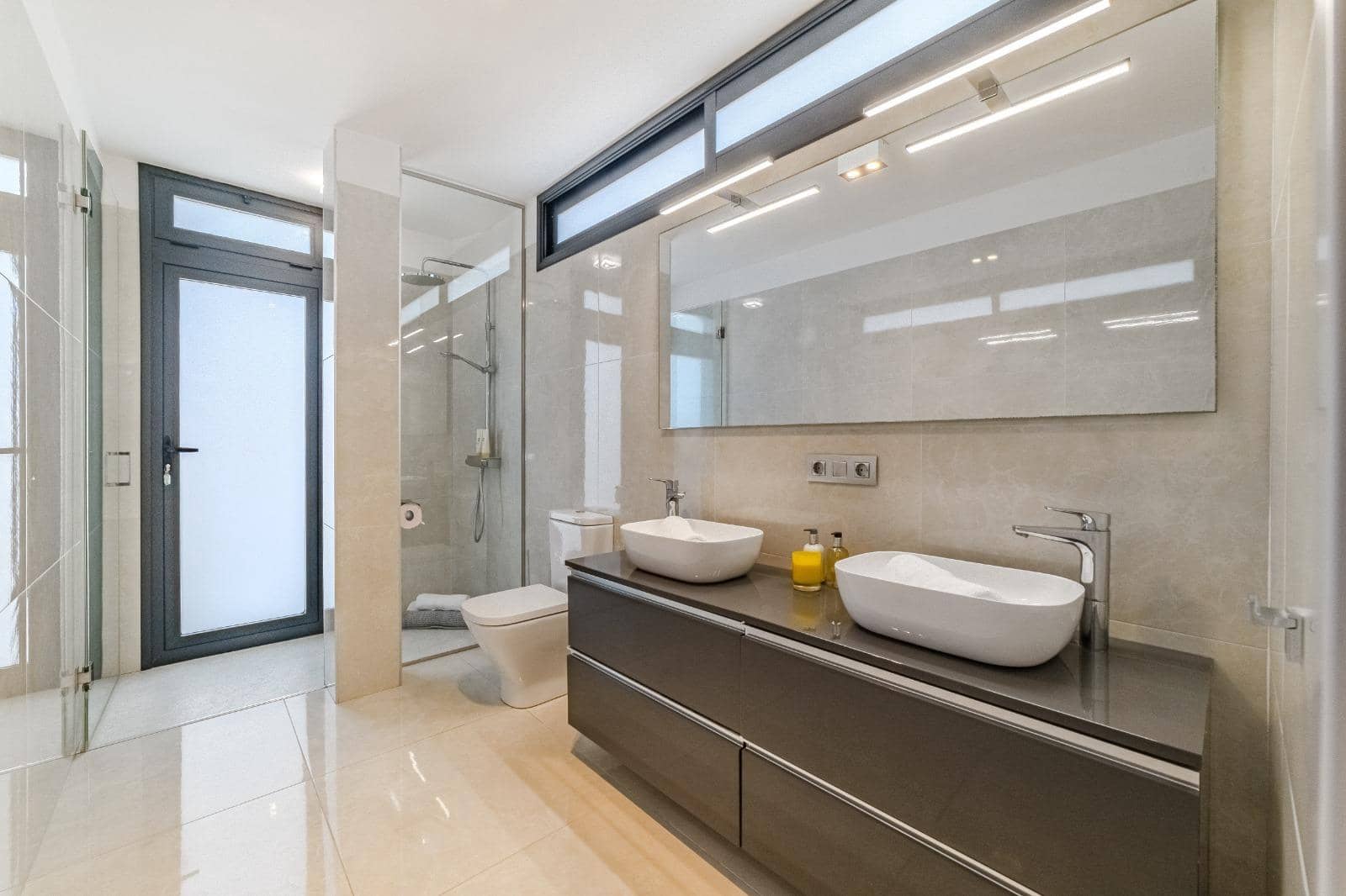 4 bedroom Villa for sale in Costa Adeje with pool garage - € 2,450,000 (Ref: 9470629)