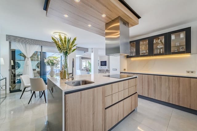 4 bedroom Villa for sale in San Eugenio Bajo, Adeje with pool garage - € 2,450,000 (Ref: 9470629)