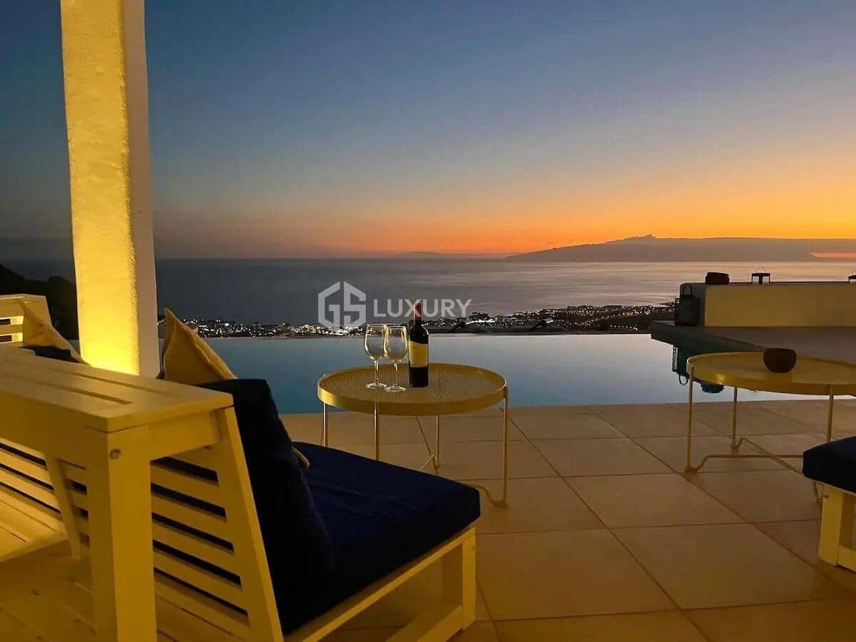 5 bedroom Villa for sale in Costa Adeje with pool garage - € 2,000,000 (Ref: 9470630)