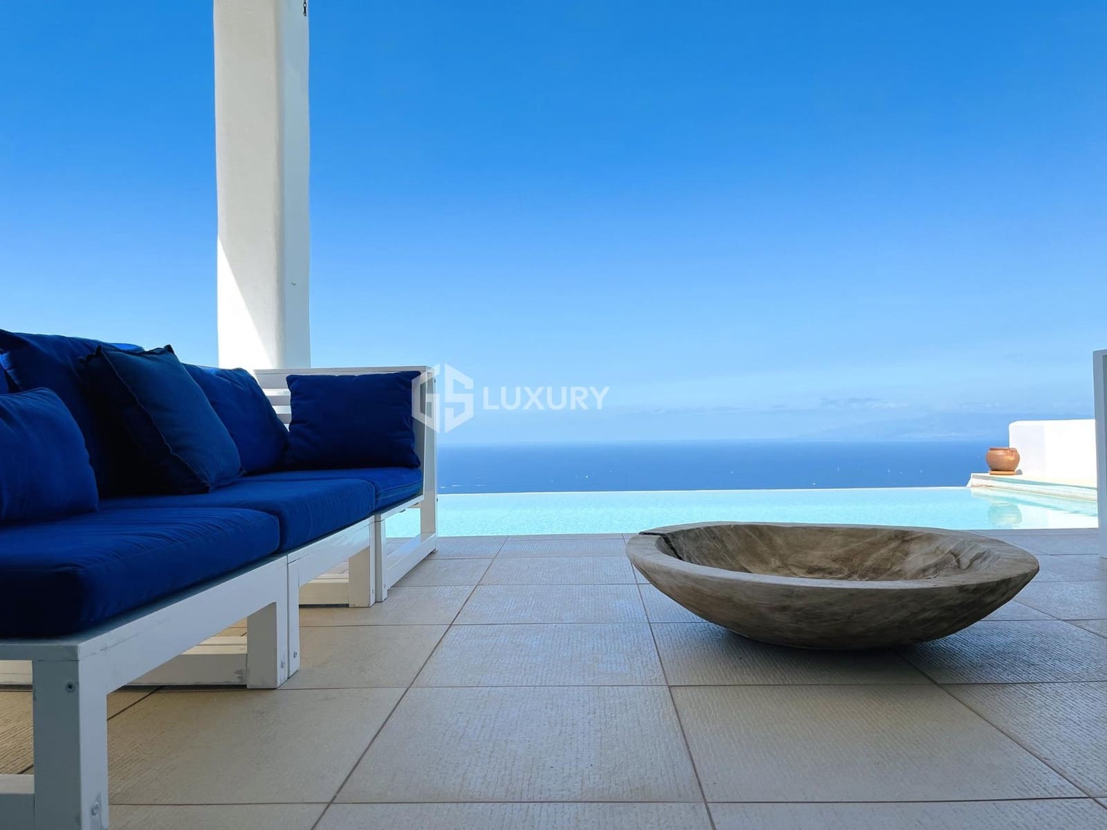 5 bedroom Villa for sale in Costa Adeje with pool garage - € 2,000,000 (Ref: 9470630)