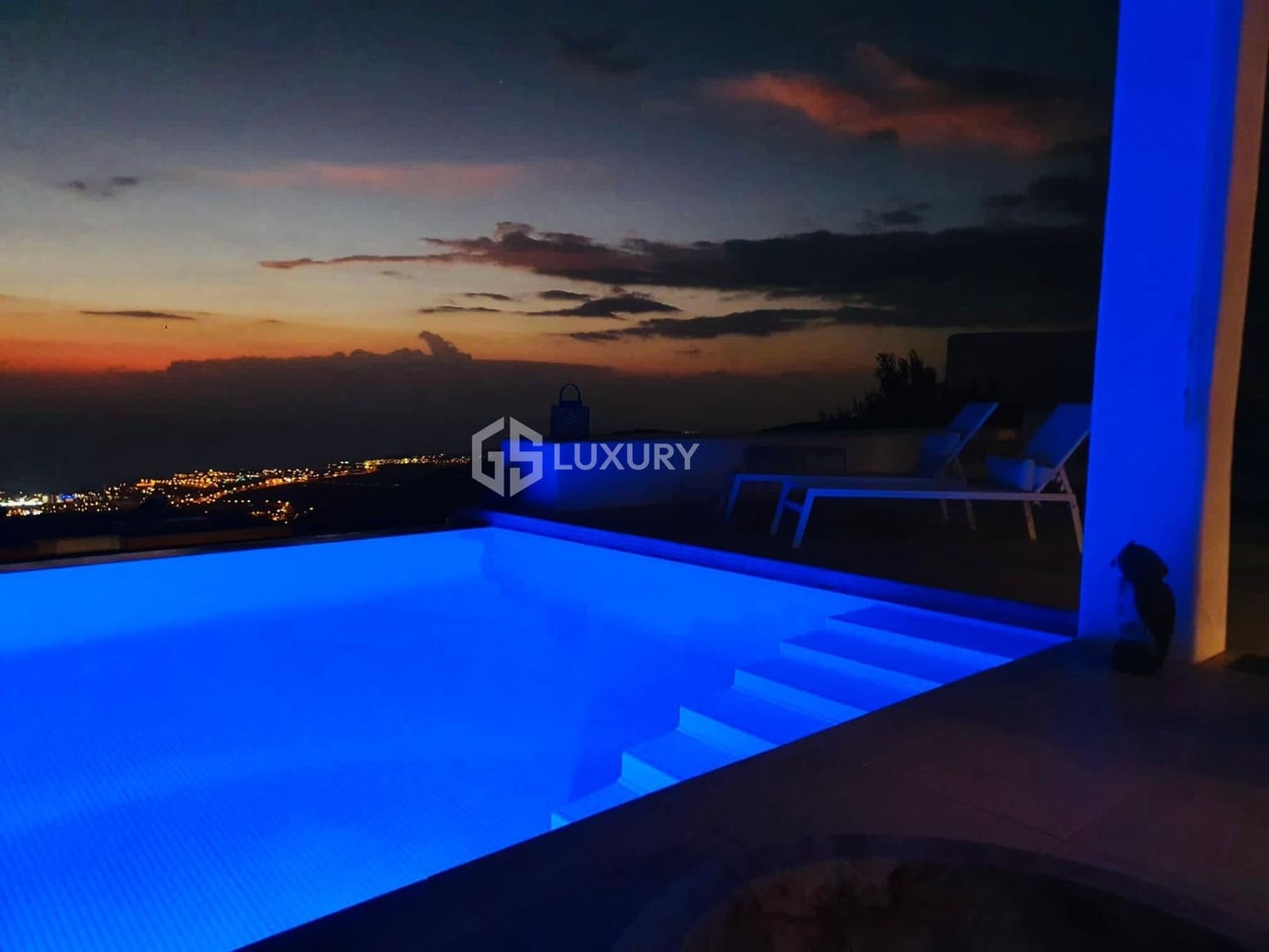 5 bedroom Villa for sale in Costa Adeje with pool garage - € 2,000,000 (Ref: 9470630)