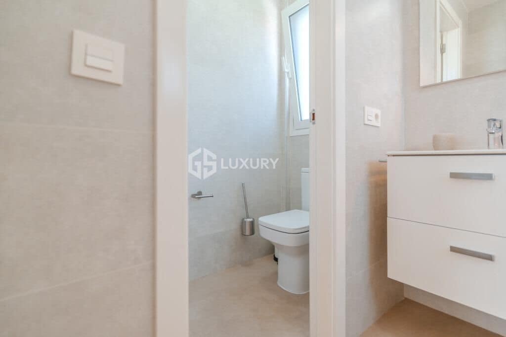 Chalet de 3 habitaciones en Playa Paraiso en venta con piscina garaje - 1.175.000 € (Ref: 9481320)