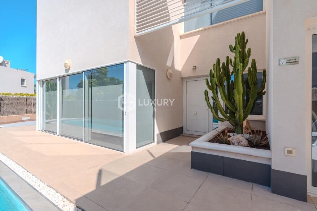 Chalet de 3 habitaciones en Playa Paraiso en venta con piscina garaje - 1.175.000 € (Ref: 9481320)