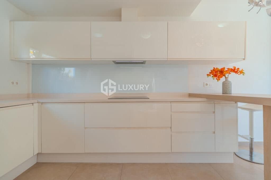 Chalet de 3 habitaciones en Playa Paraiso en venta con piscina garaje - 1.175.000 € (Ref: 9481320)