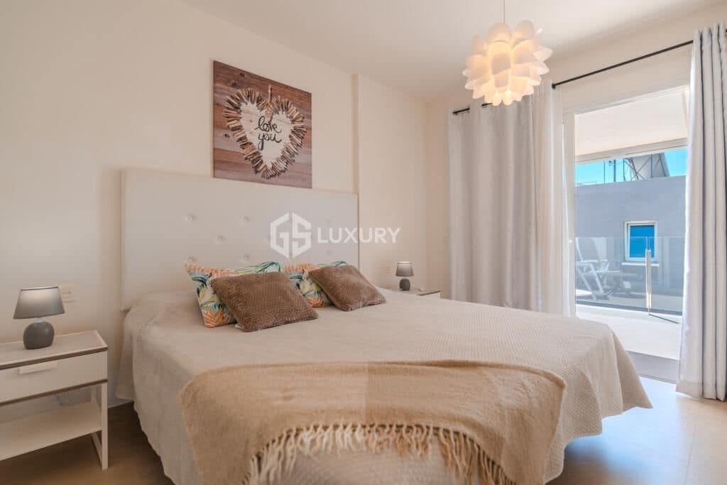 Chalet de 3 habitaciones en Playa Paraiso en venta con piscina garaje - 1.175.000 € (Ref: 9481320)