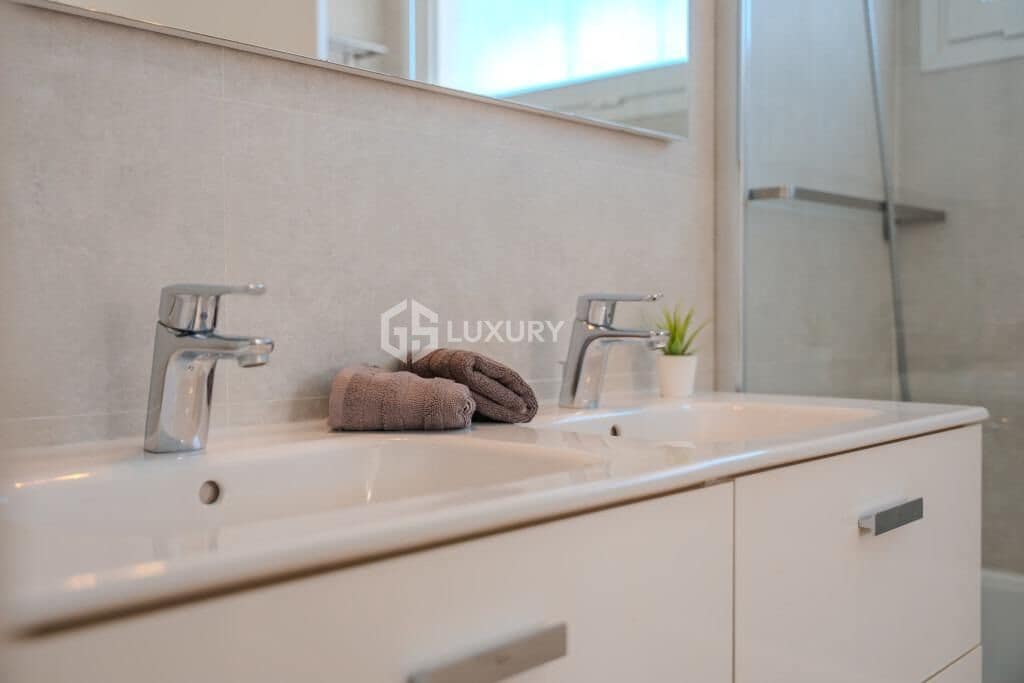 Chalet de 3 habitaciones en Playa Paraiso en venta con piscina garaje - 1.175.000 € (Ref: 9481320)