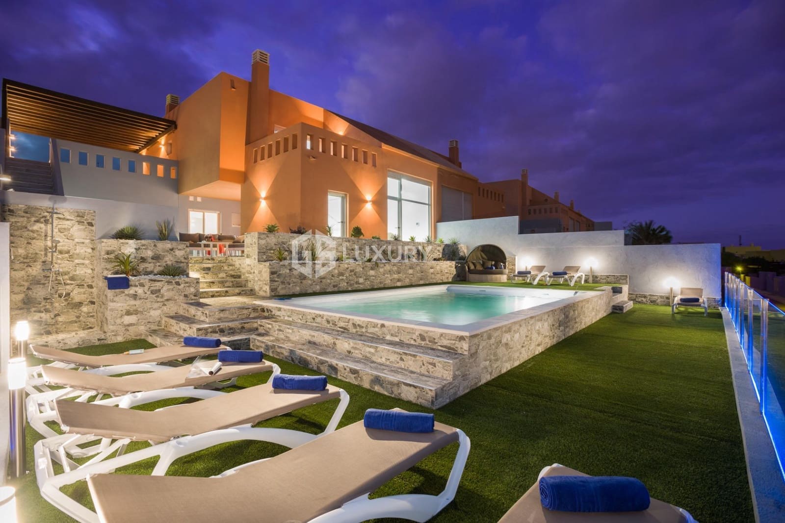 5 bedroom Villa for sale in Caleta de Fuste with pool garage - € 655,000 (Ref: 9483575)