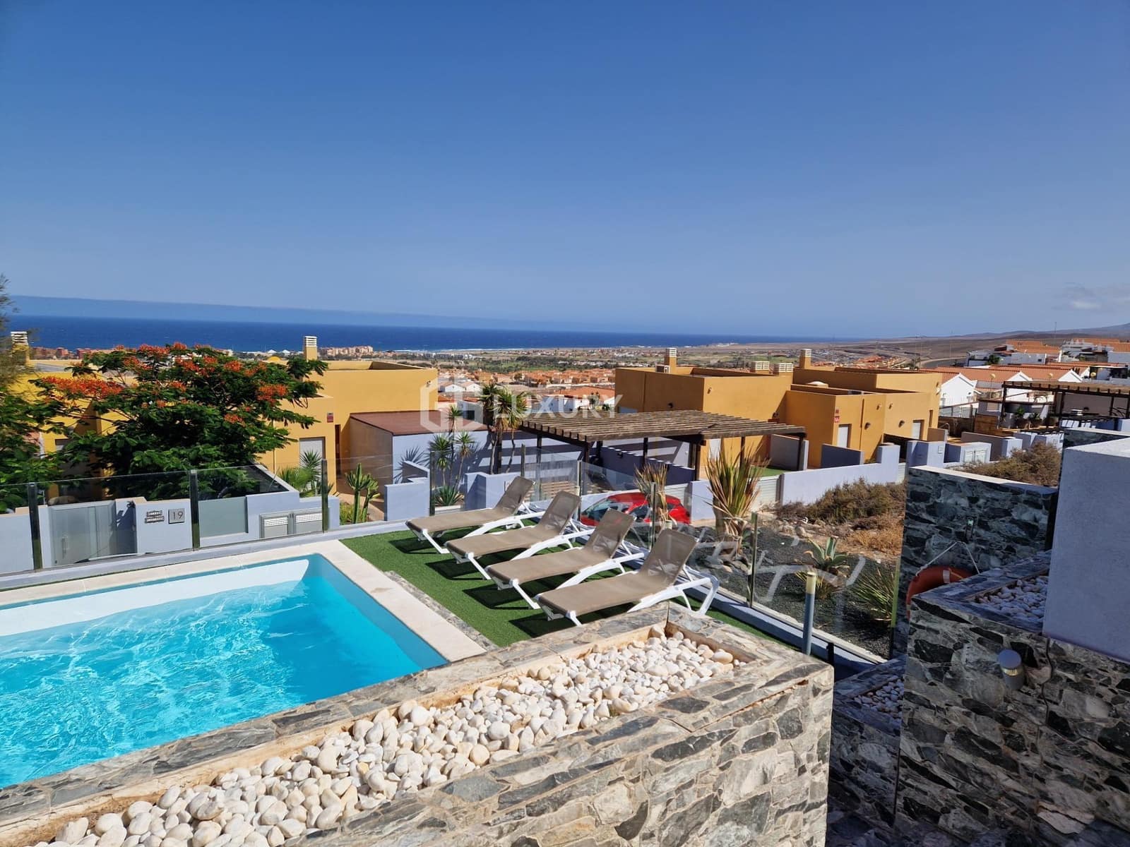 5 bedroom Villa for sale in Caleta de Fuste with pool garage - € 655,000 (Ref: 9483575)