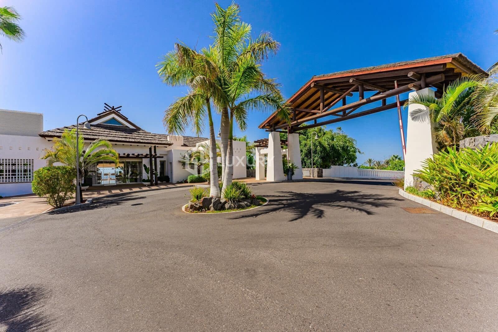 2 bedroom Flat for sale in Guia de Isora with pool garage - € 720,000 (Ref: 9499044)