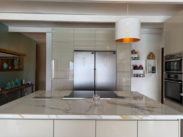 5 makuuhuone Huvila myytävänä paikassa Tuineje mukana uima-altaan 
autotalli - 969 000 € (Ref: 9499046)