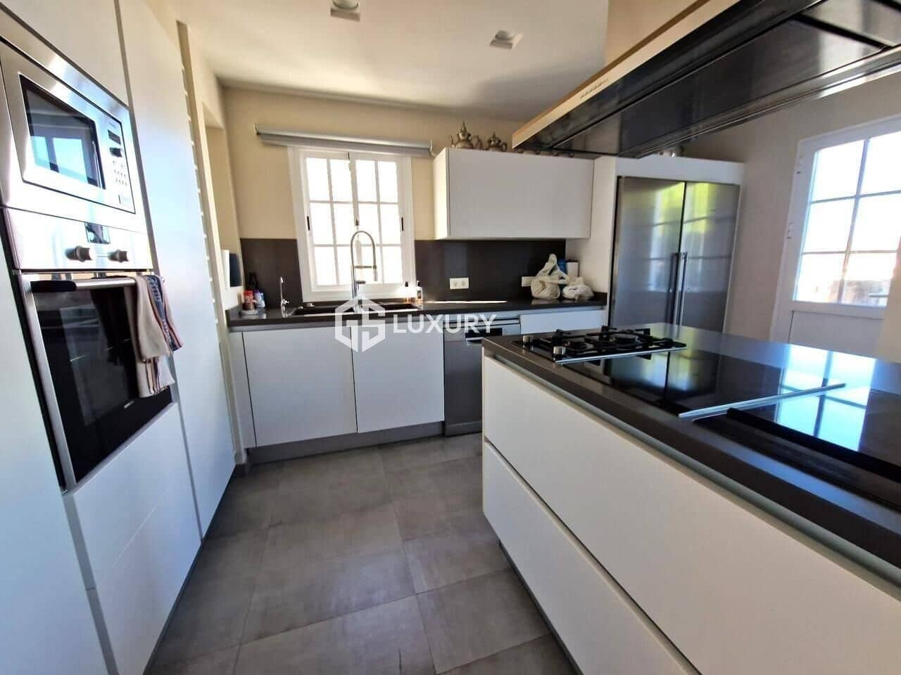 4 bedroom Villa for sale in El Madronal with pool garage - € 1,499,000 (Ref: 9502658)