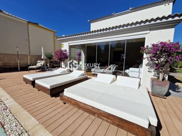 4 bedroom Villa for sale in El Madroñal, Adeje with pool garage - € 1,499,000 (Ref: 9502658)