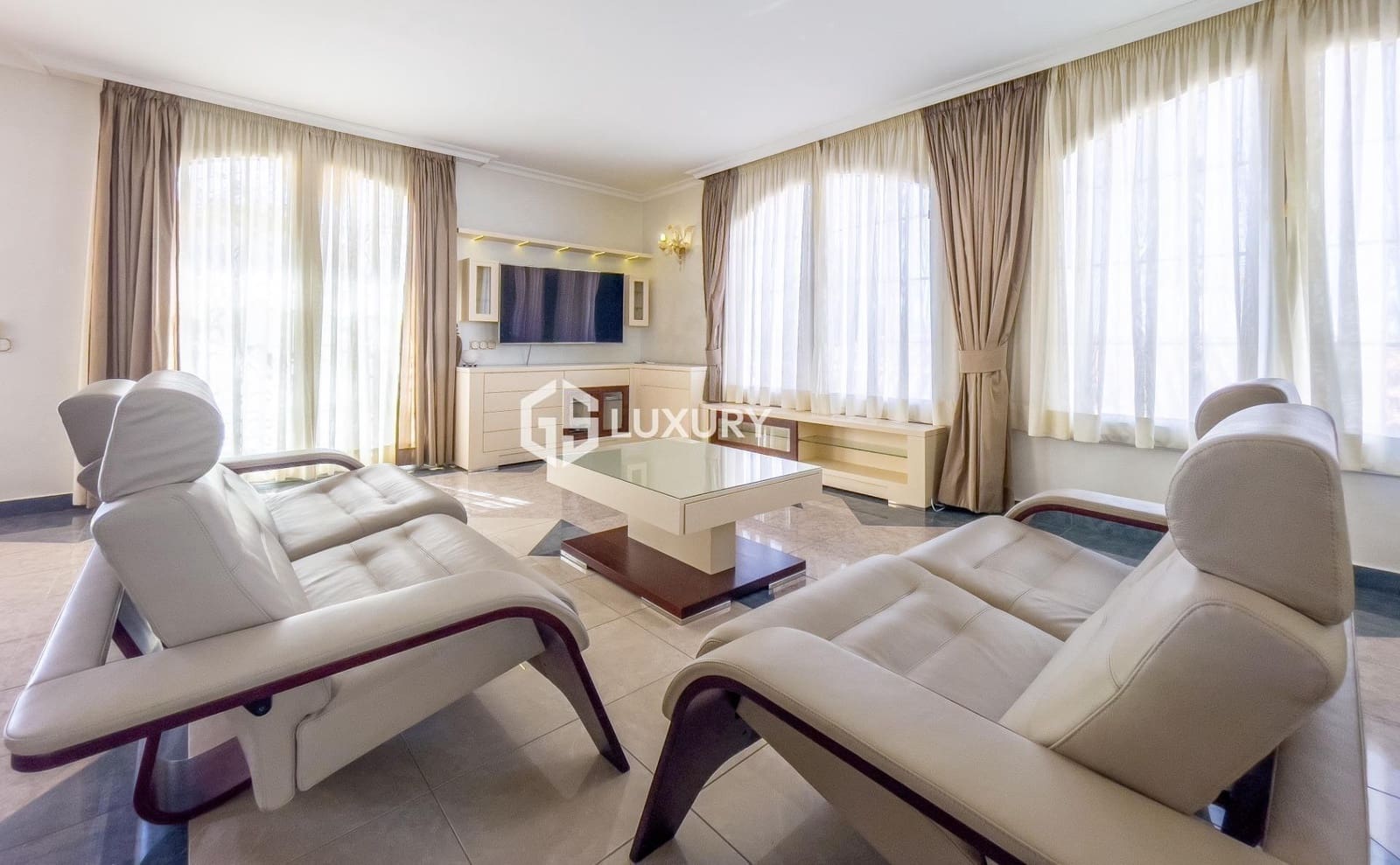 3 slaapkamer Villa te koop in Playa Fanabe met zwembad garage - € 2.950.000 (Ref: 9519229)