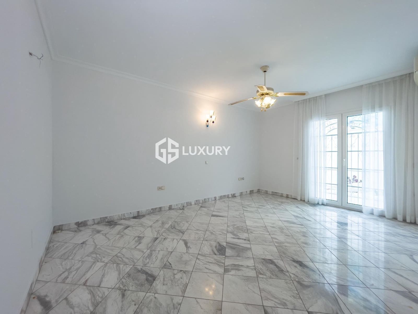 3 slaapkamer Villa te koop in Playa Fanabe met zwembad garage - € 2.950.000 (Ref: 9519229)