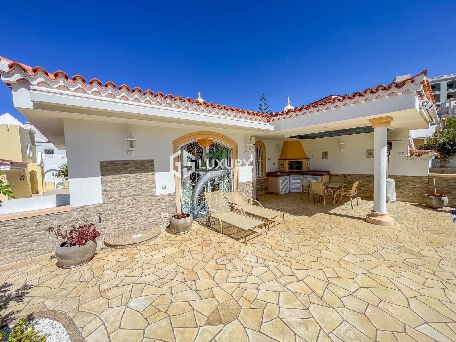 3 slaapkamer Villa te koop in Playa Fanabe met zwembad garage - € 2.950.000 (Ref: 9519229)