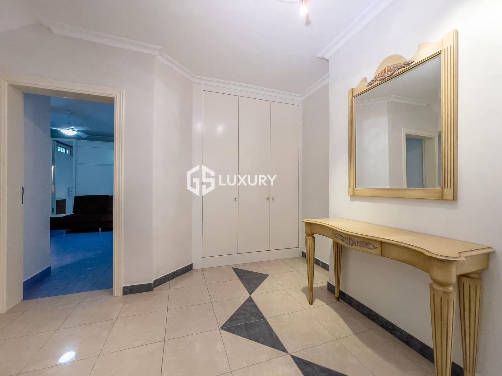 3 slaapkamer Villa te koop in Playa Fanabe met zwembad garage - € 2.950.000 (Ref: 9519229)