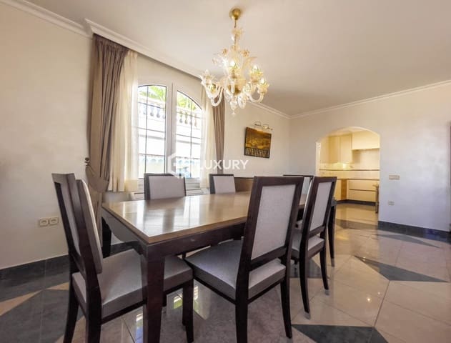 3 slaapkamer Villa te koop in Playa Fañabe, Adeje met zwembad garage - € 2.950.000 (Ref: 9519229)