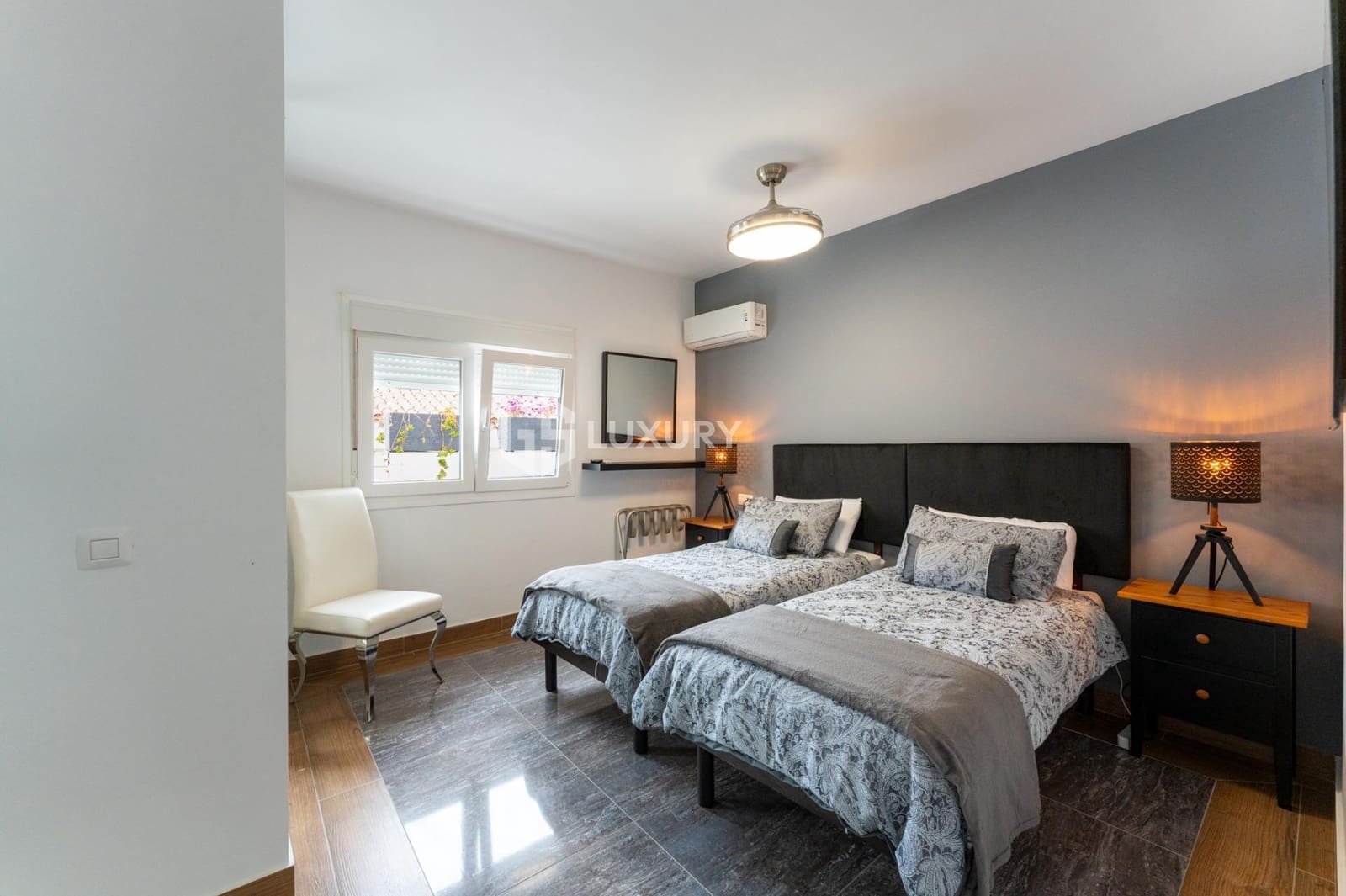 7 soverom Villa til salgs i Costa Adeje med svømmebasseng garasje - € 1 995 000 (Ref: 9519232)