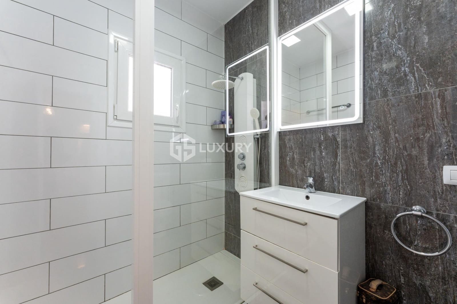 7 soverom Villa til salgs i Costa Adeje med svømmebasseng garasje - € 1 995 000 (Ref: 9519232)