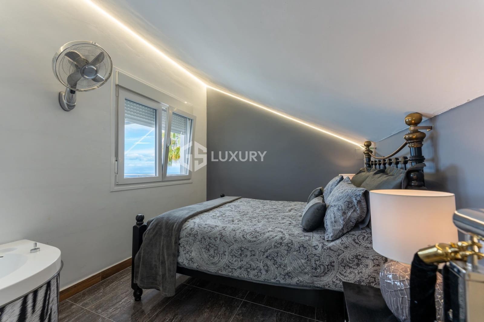 7 soverom Villa til salgs i Costa Adeje med svømmebasseng garasje - € 1 995 000 (Ref: 9519232)