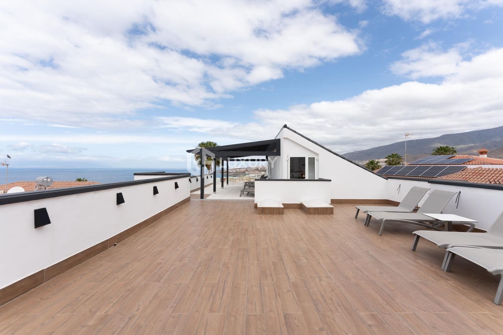 7 soverom Villa til salgs i Costa Adeje med svømmebasseng garasje - € 1 995 000 (Ref: 9519232)