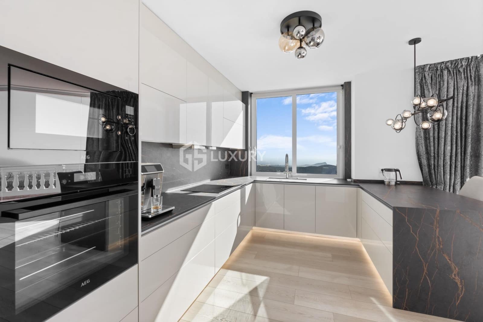 Chalet de 5 habitaciones en San Miguel de Abona en venta con piscina garaje - 1.950.000 € (Ref: 9524522)