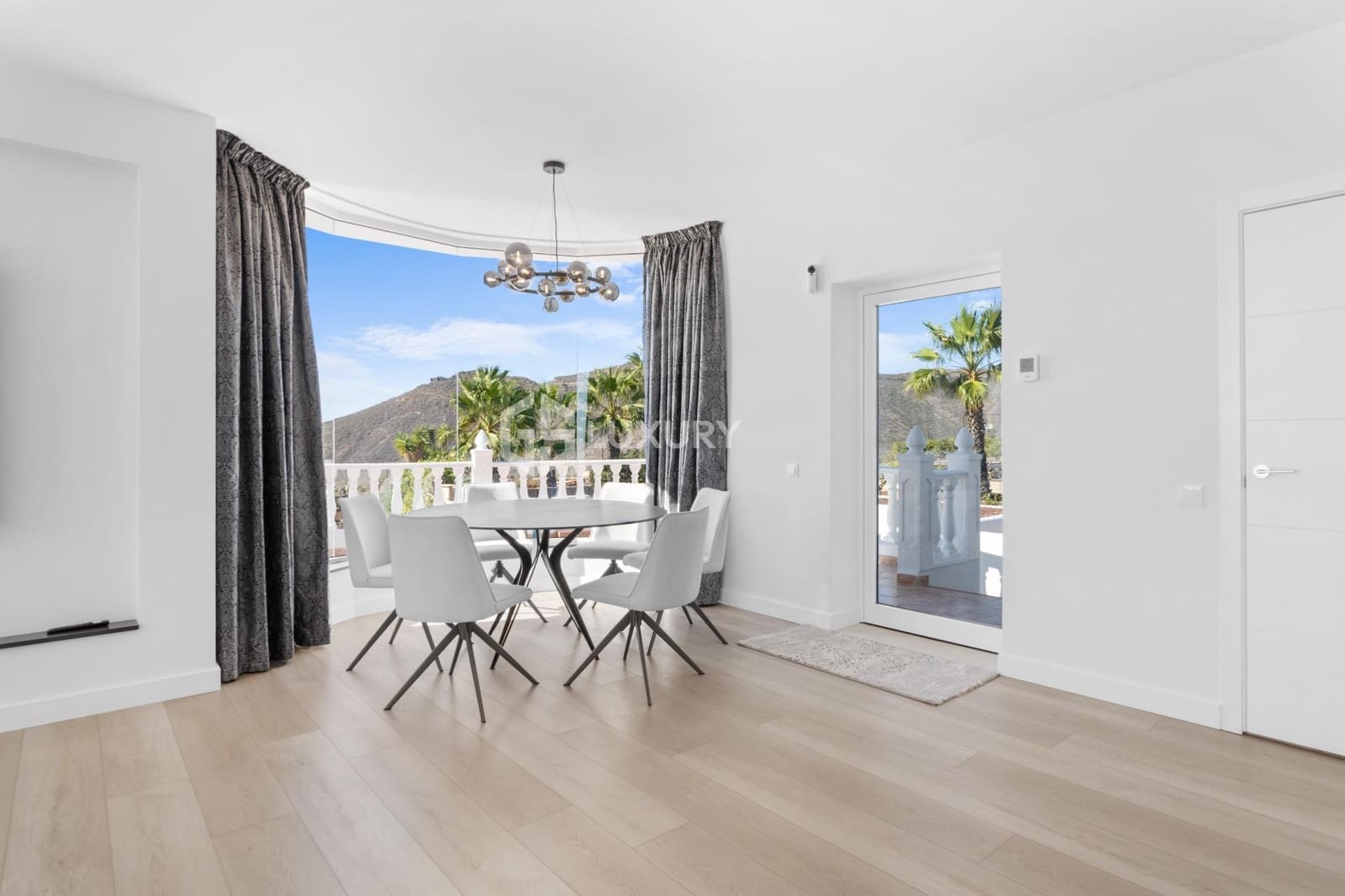 Chalet de 5 habitaciones en San Miguel de Abona en venta con piscina garaje - 1.950.000 € (Ref: 9524522)