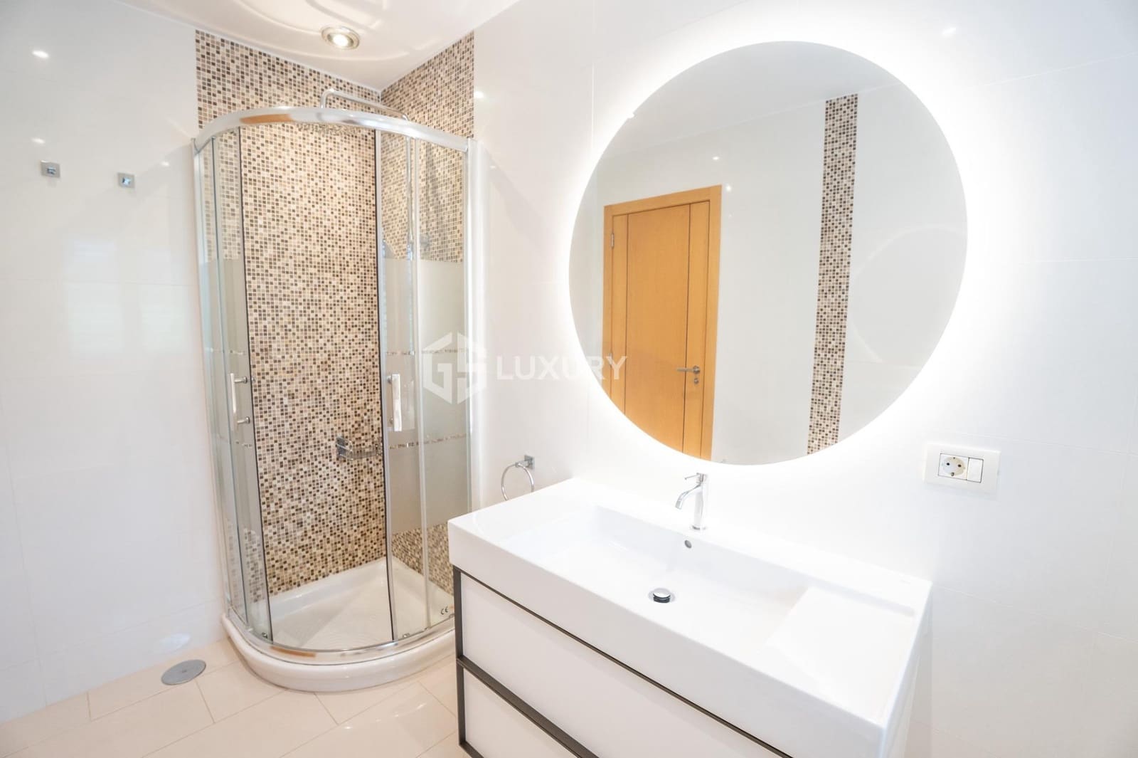 5 soverom Villa til salgs i La Caleta Adeje med svømmebasseng garasje - € 3 300 000 (Ref: 9537348)