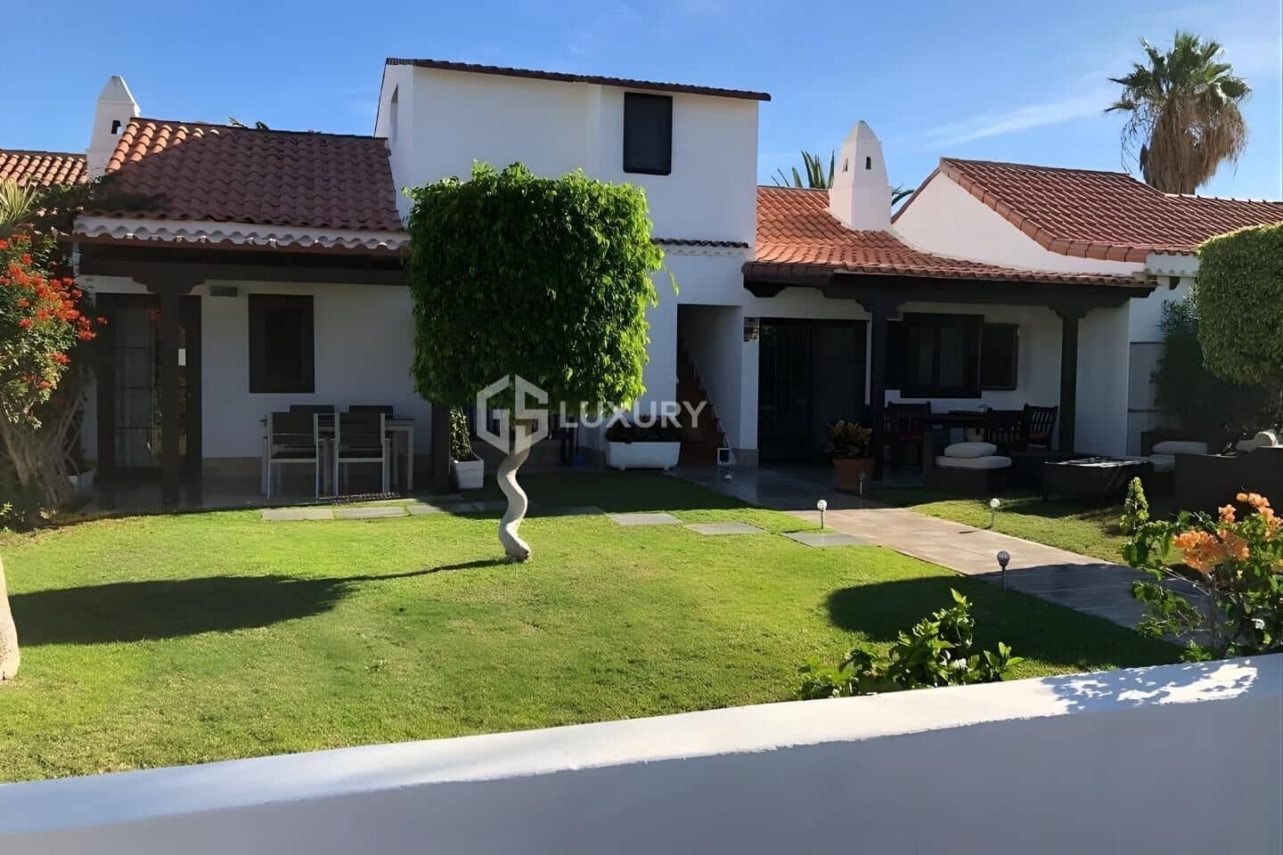 3 chambre Villa/Maison Mitoyenne à vendre à San Miguel de Abona avec piscine garage - 699 000 € (Ref: 9541659)