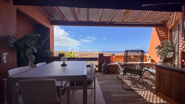 Apartamento de 2 habitaciones en Palm-Mar, Arona en venta con piscina garaje - 945.000 € (Ref: 9548444)