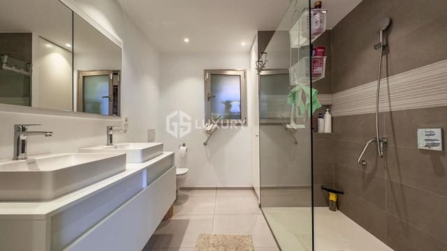 Apartamento de 2 habitaciones en Palm-Mar, Arona en venta con piscina garaje - 945.000 € (Ref: 9548444)