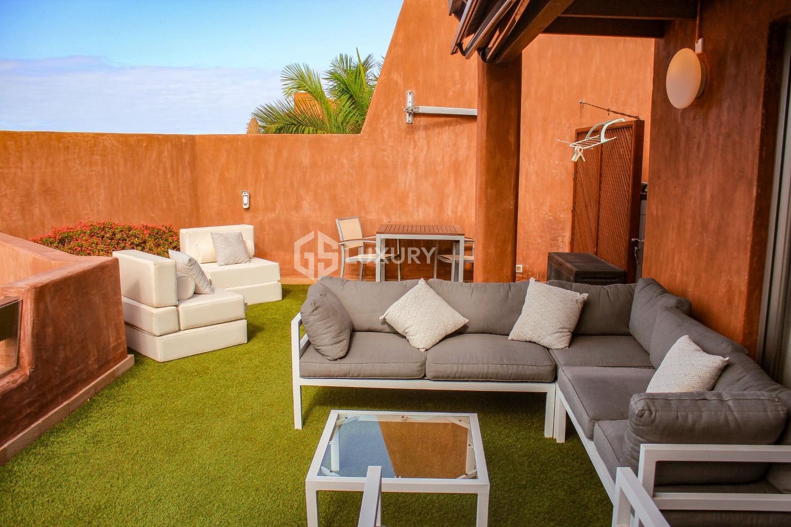 Apartamento de 2 habitaciones en Palm-Mar en venta con piscina garaje - 945.000 € (Ref: 9548444)