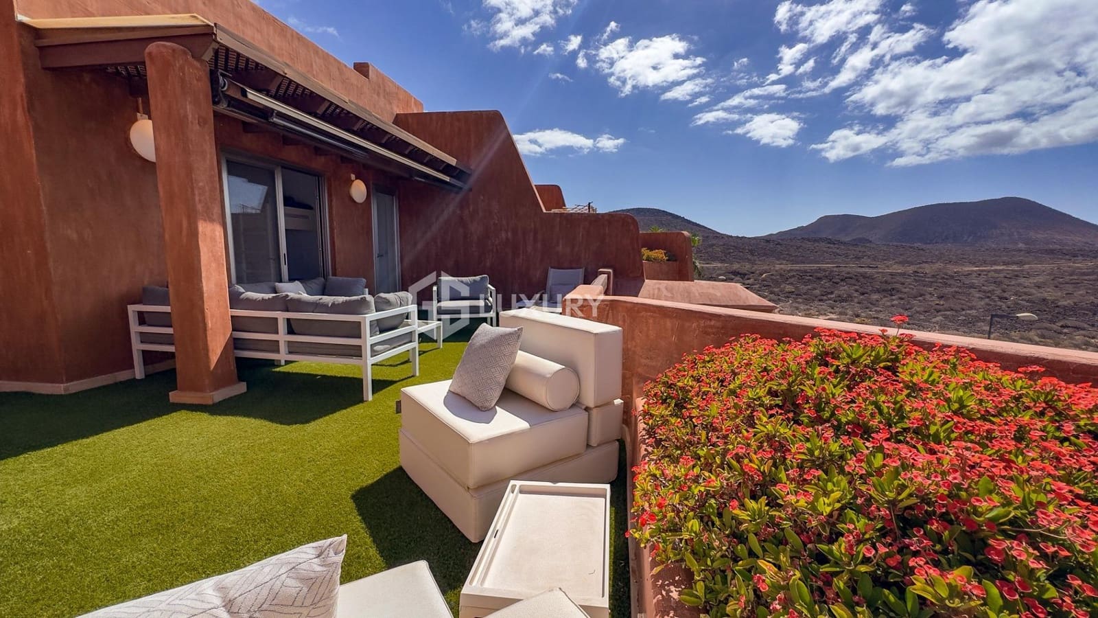 Apartamento de 2 habitaciones en Palm-Mar en venta con piscina garaje - 945.000 € (Ref: 9548444)