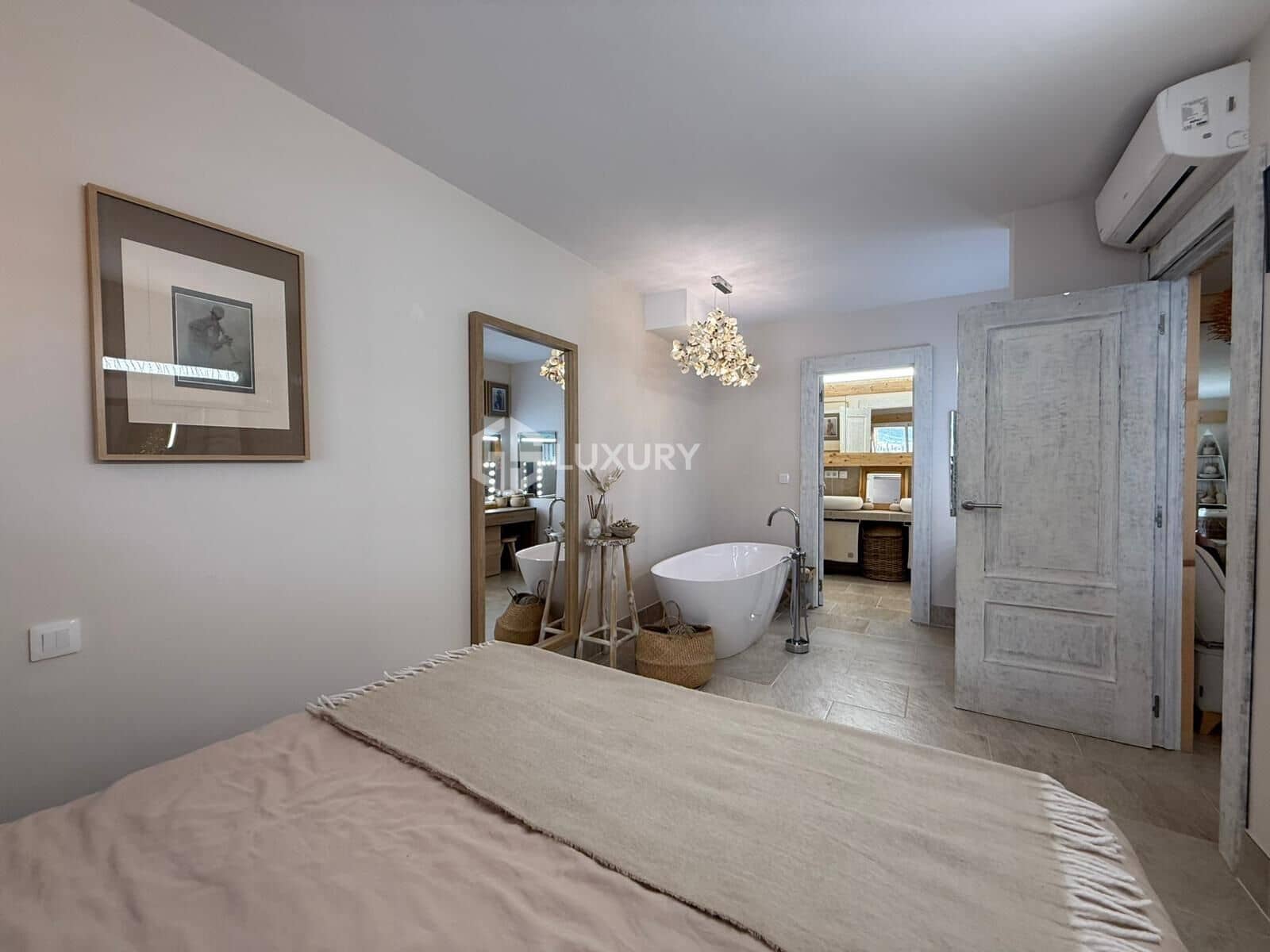 Apartamento de 2 habitaciones en Roque del Conde en venta con piscina garaje - 449.000 € (Ref: 9571400)