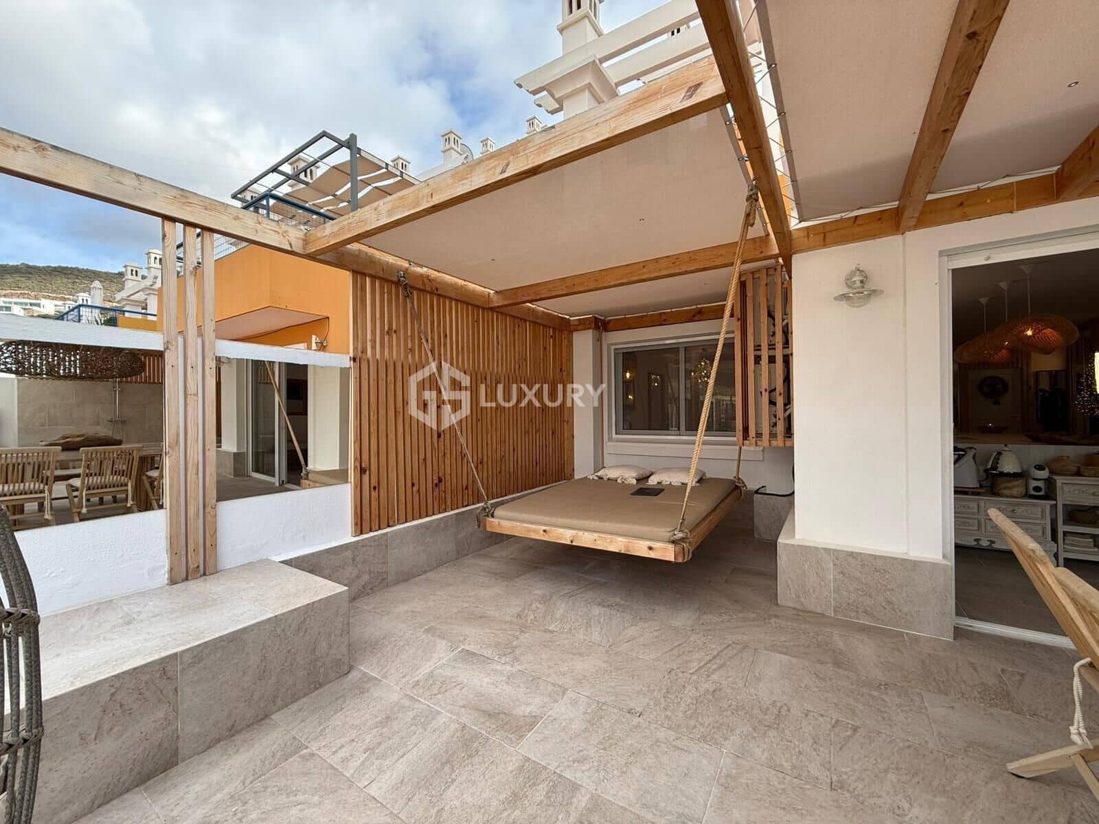 Apartamento de 2 habitaciones en Roque del Conde en venta con piscina garaje - 449.000 € (Ref: 9571400)